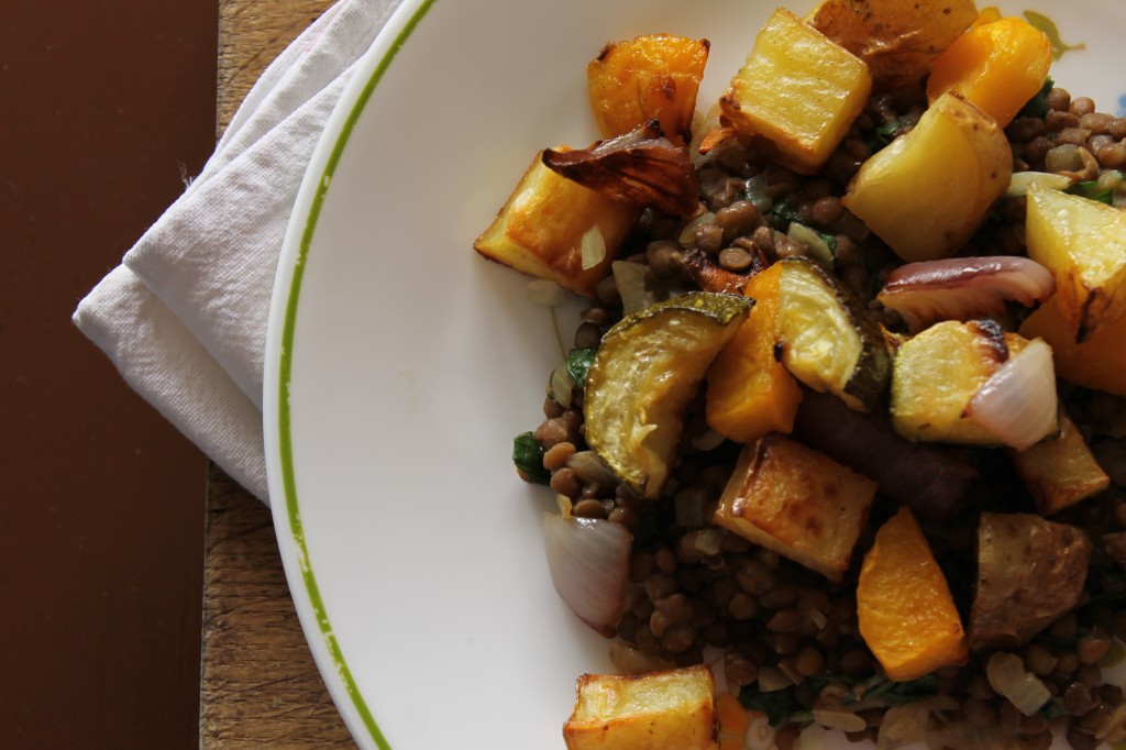 Légumes d'automnes rôtis sur lentilles aux oignons caramélisés