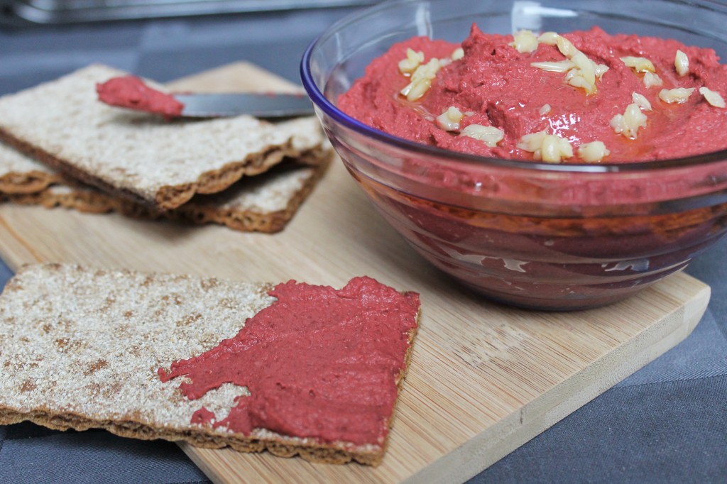 Cannolli Beans, Beet & Roasted Garlic Hummus - just as tasty as it is pretty!