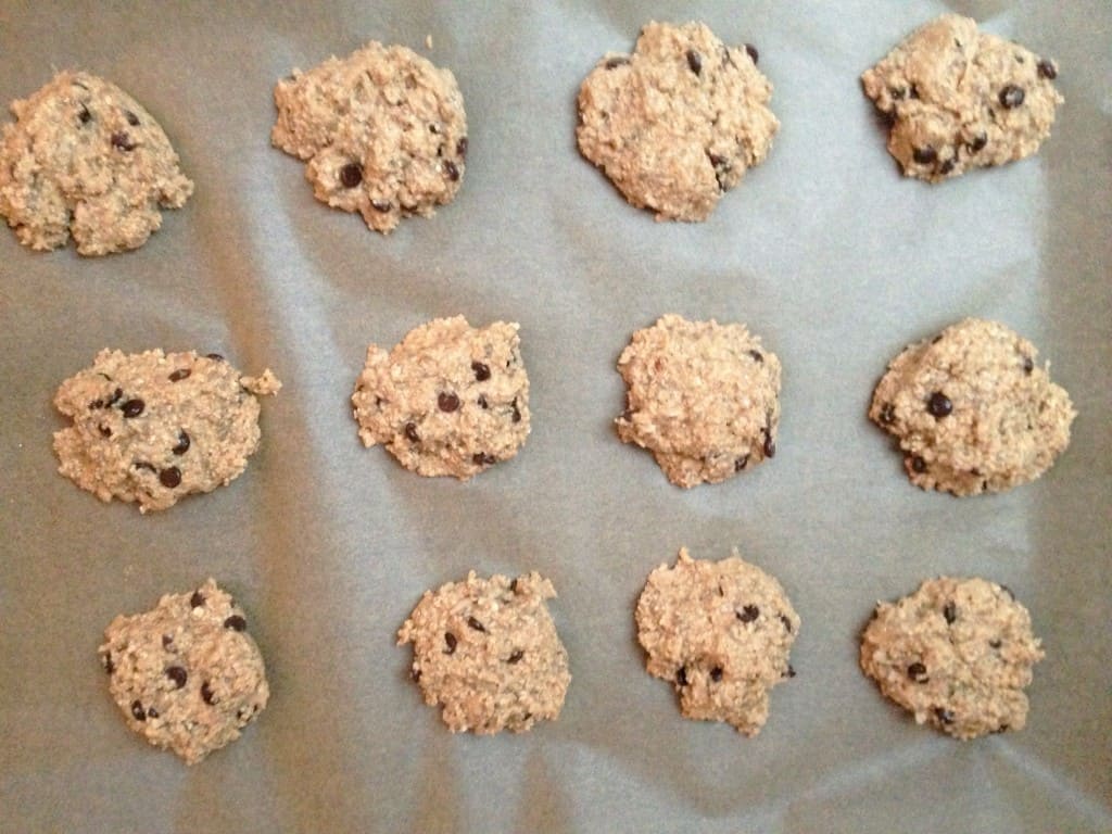 Chewy chocolate chip cookies with hidden white beans - healthy and vegan