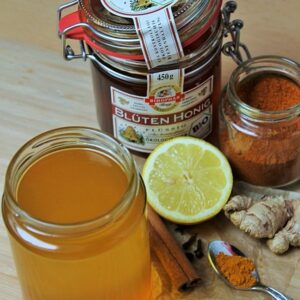 Tisane casse-grippe: citron, gingembre, miel, curcuma, piment de Cayenne, clou de girofles