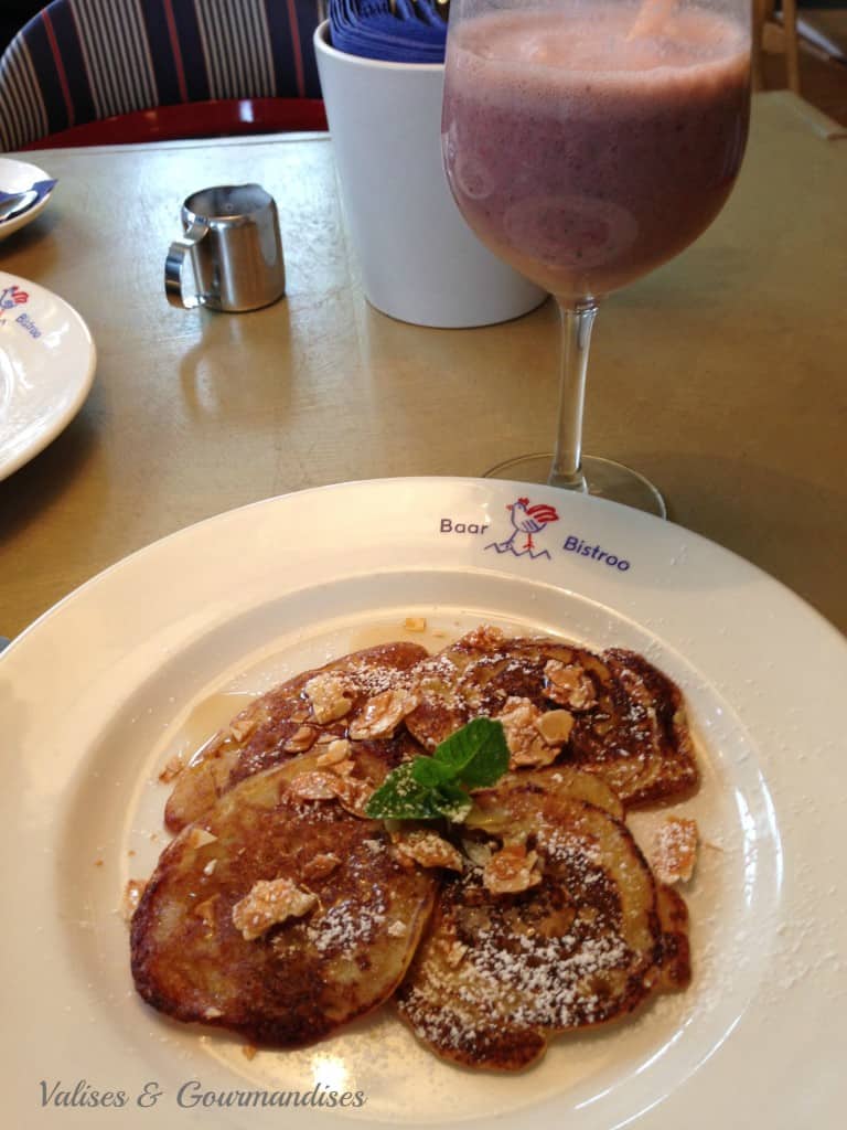 Vegan pancakes and smoothie at Kukeke Bar, Tallinn