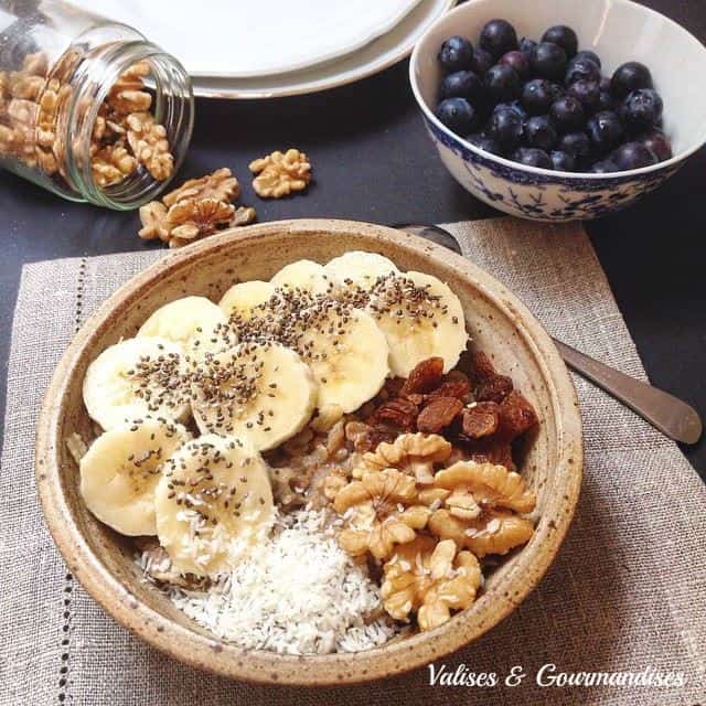 Vegan morning oatmeal - a healthy scrumptious breakfast