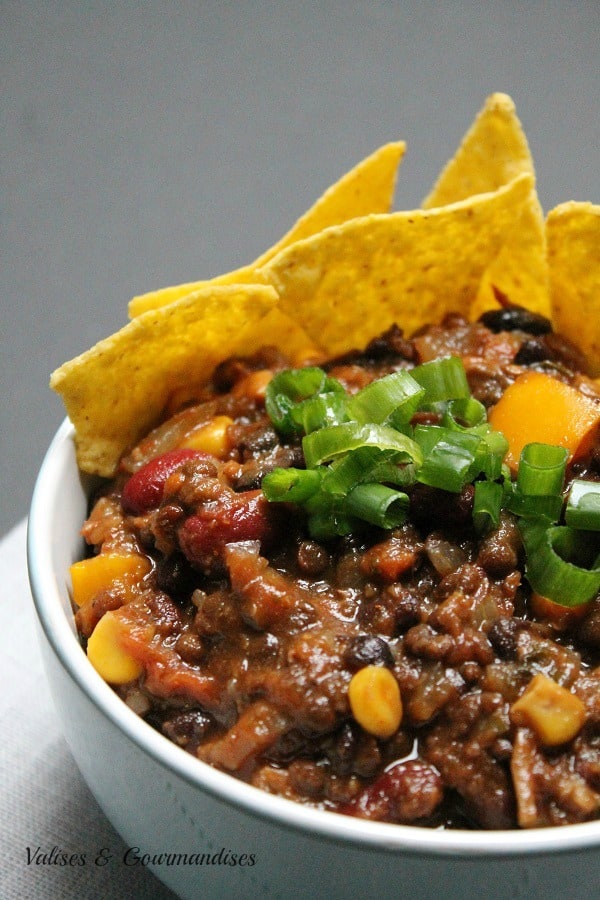 chili végétalien aux trois haricots