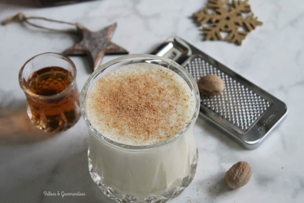 Lait de poule végane (eggnog) crémeux avec whisky à l'érable - Valises &  Gourmandises