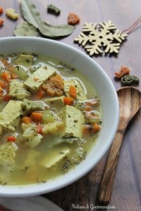 Easy vegan chicken noodle soup - Valises & Gourmandises