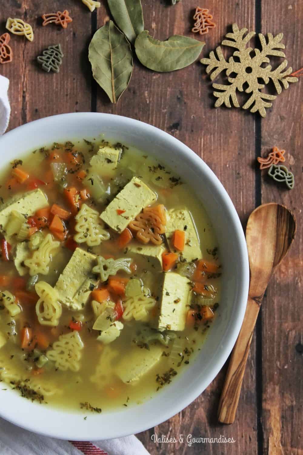 Soupe poulet et nouilles version végane et santé - Valises & Gourmandises