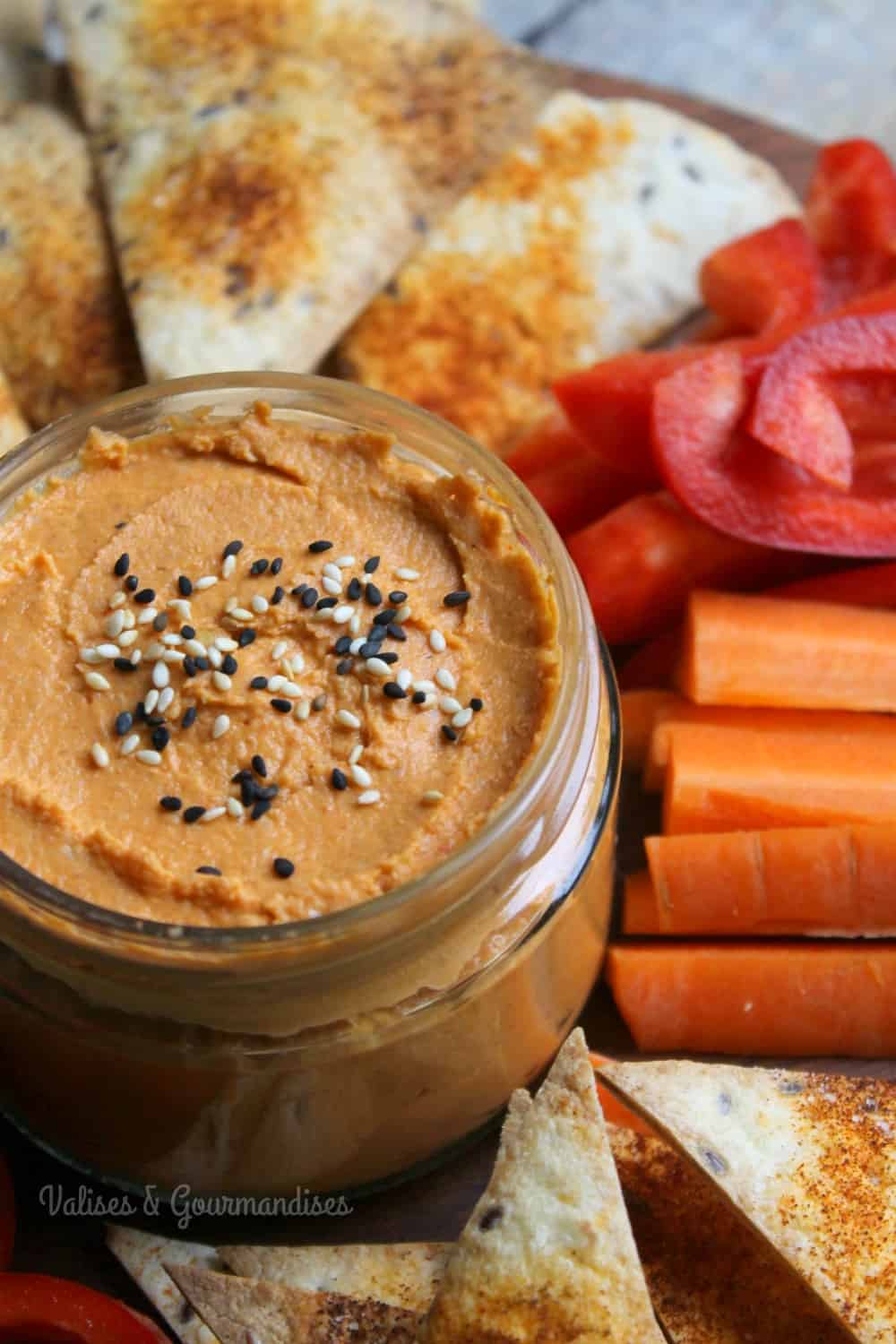 Delicious roasted bell pepper hummus - Valises & Gourmandises