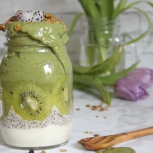 Vegan matcha smoothie & coconut chia pudding parfait