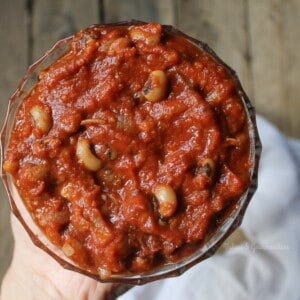 Smoky vegan baked beans made in only 15 minutes!