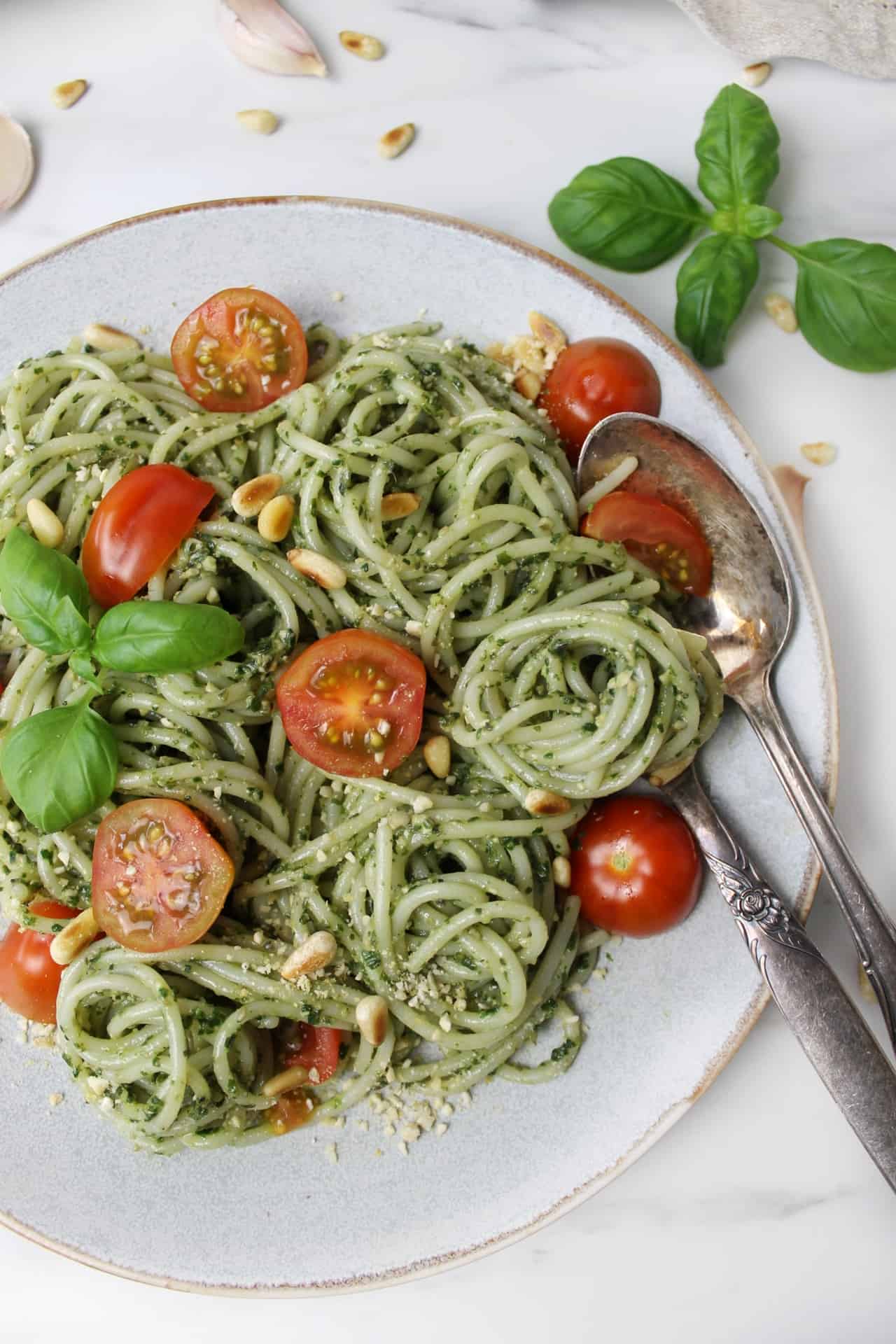 Spaghetti au pesto végane et sans gluten