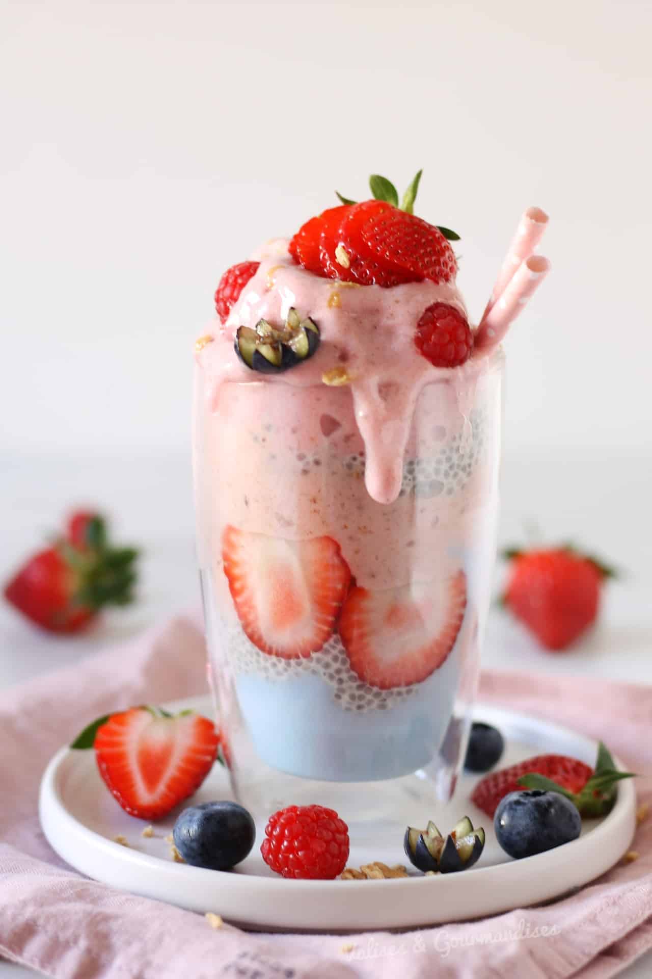 Add a touch of magic to your morning with this fairy nice cream parfait!