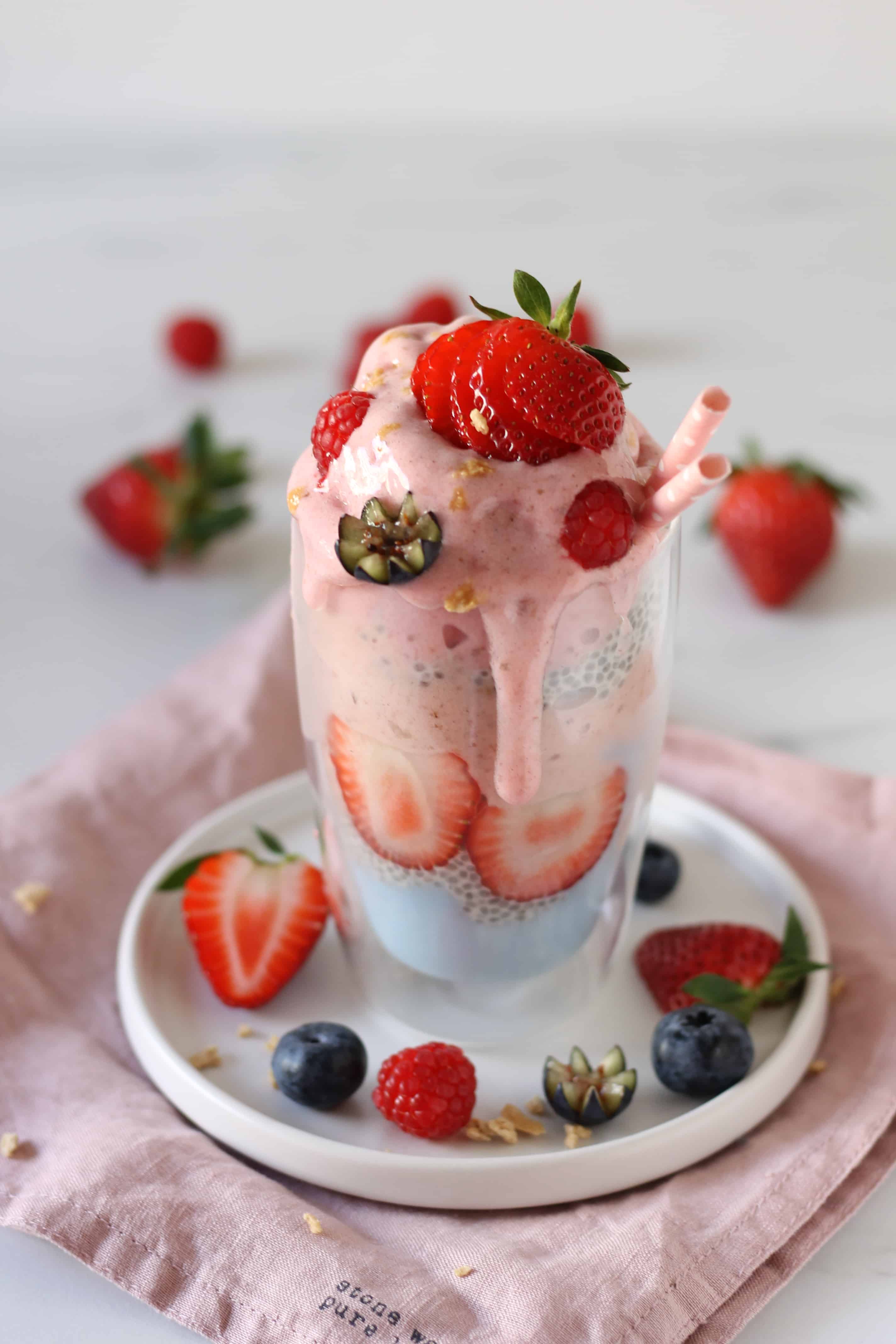 Add a touch of magic to your morning with this fairy nice cream parfait!