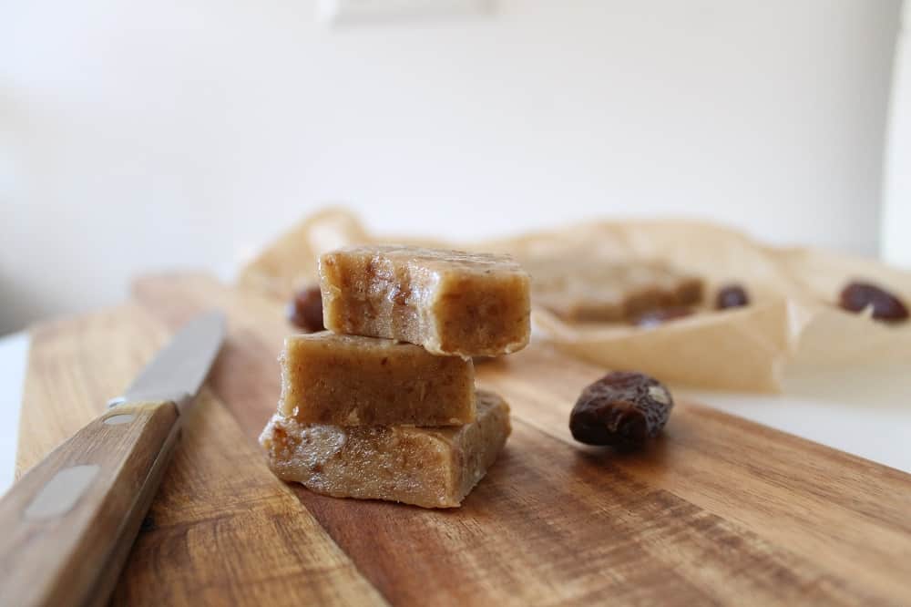 Fudge végane au tahini et aux dattes