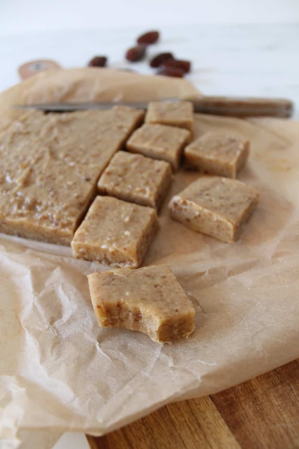 Fudge végane au tahini et aux dattes