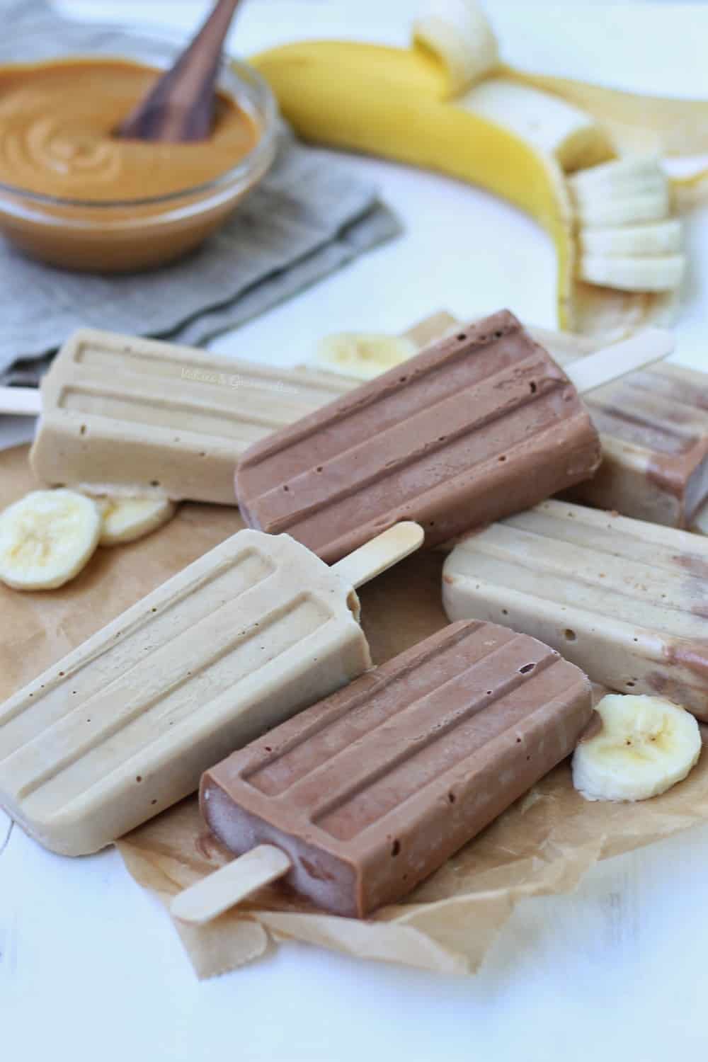 Popsicles banane et beurre d'arachide, véganes & sans soya