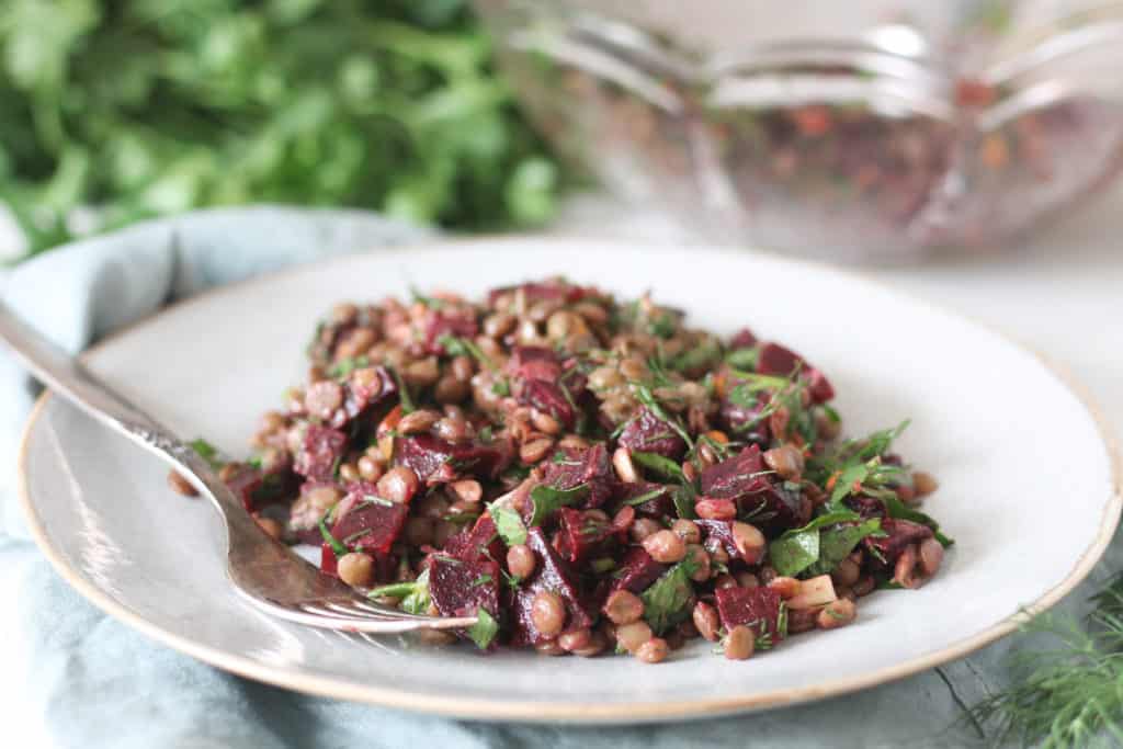 salade de lentilles aux betterave, aux fines herbes et au tofu de feta