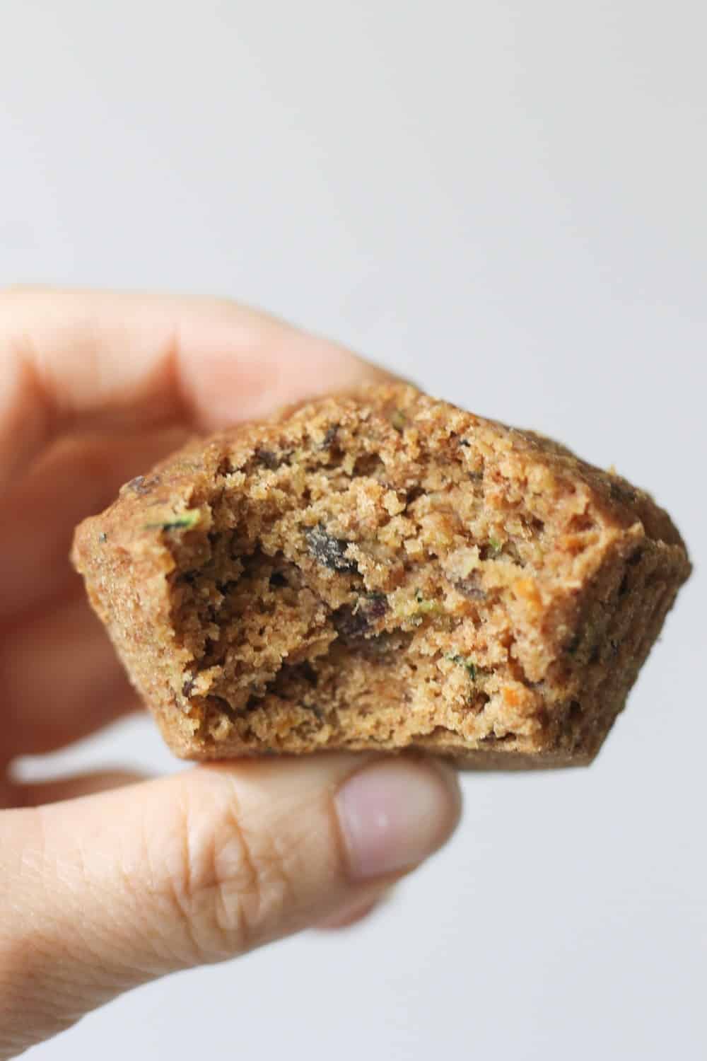 muffins au zucchini et aux carottes vegan - sans gluten et faible en gras & en sucre