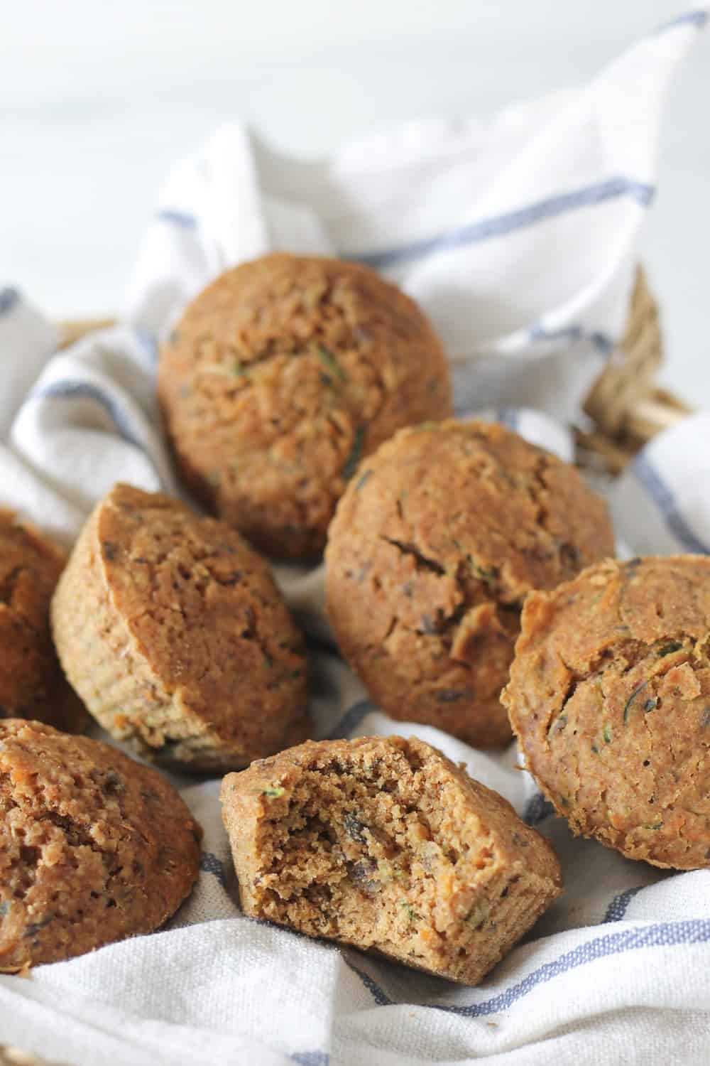 muffins au zucchini et aux carottes vegan - sans gluten et faible en gras & en sucre