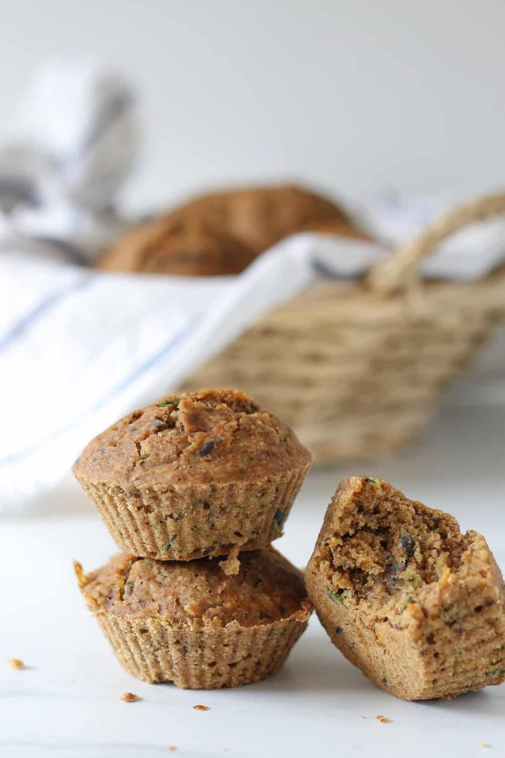 muffins au zucchini et aux carottes vegan - sans gluten et faible en gras & en sucre