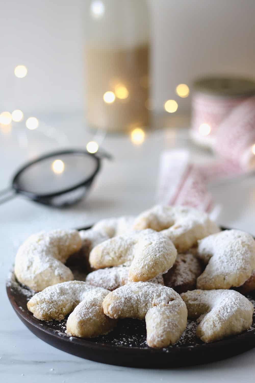 Vegan Vanillekipferl - German Vanilla Crescent Cookies - Valises &  Gourmandises