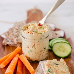 Une tartinade de tofu fumé. parfaite pour les lunchs!